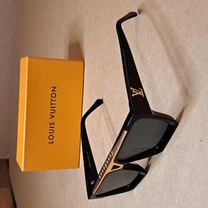 Louis Vuitton 1.1 Evidence Sunglasses Z1502E unisex EXCELLENT CONDITION